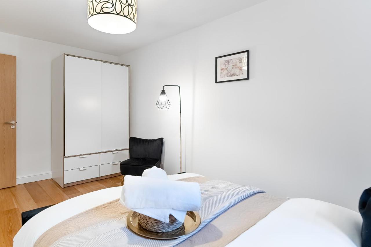 Chic 3 Bed Apartment Near London Bridge With Balcony Экстерьер фото